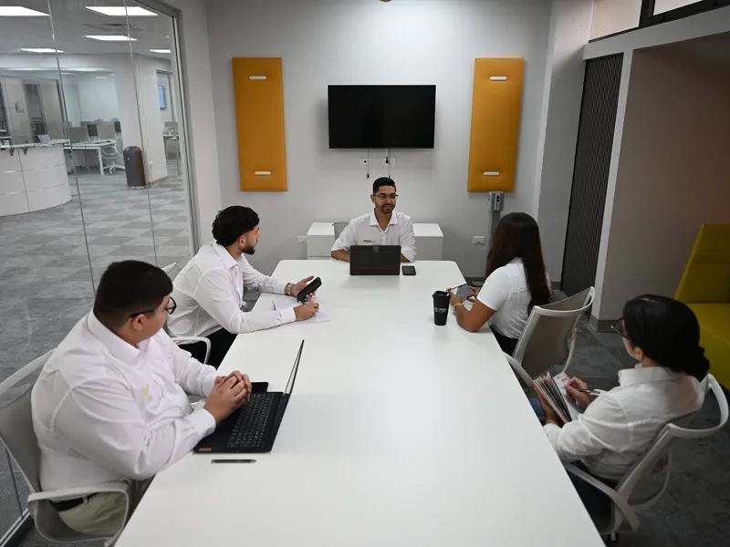 Negocio comercial con paneles solares en Puerto Rico