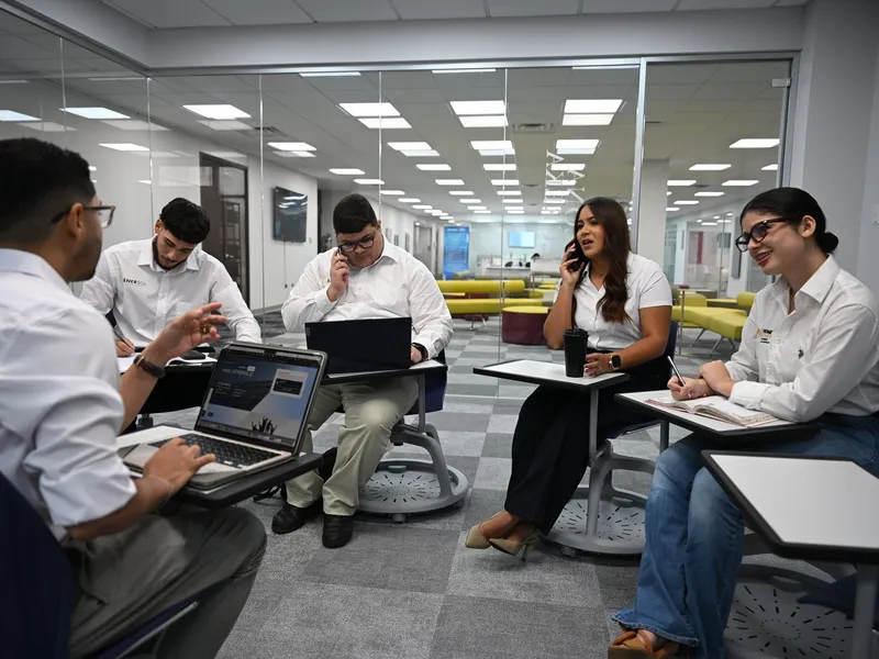 Centro comunitario con paneles solares en Puerto Rico